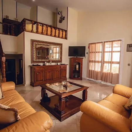 Villa With Private Pool In Playa